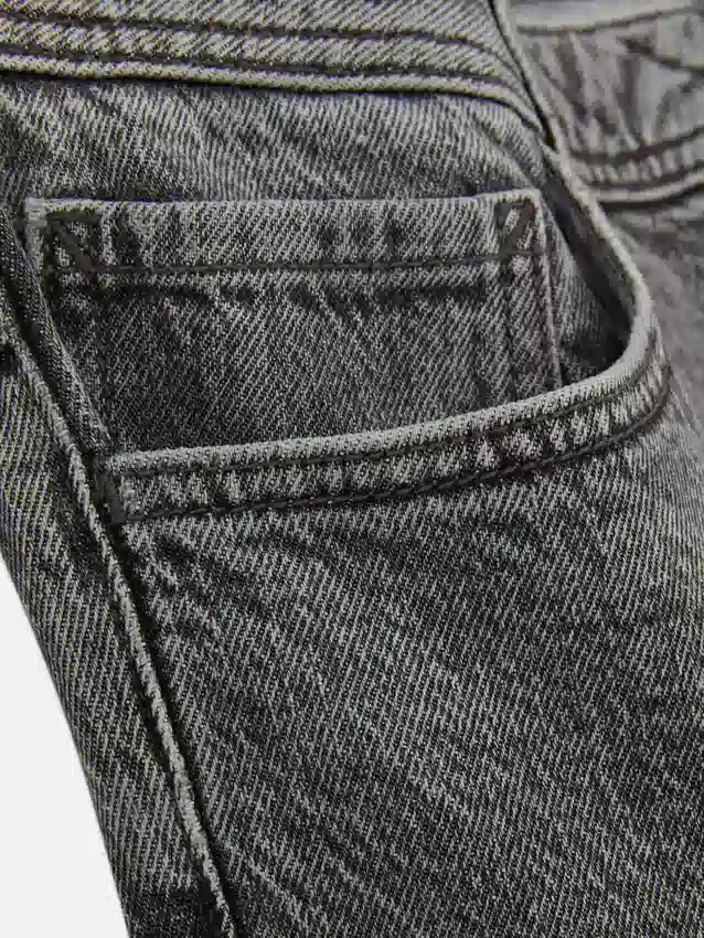 Jeans med mellemhøj talje og lige ben