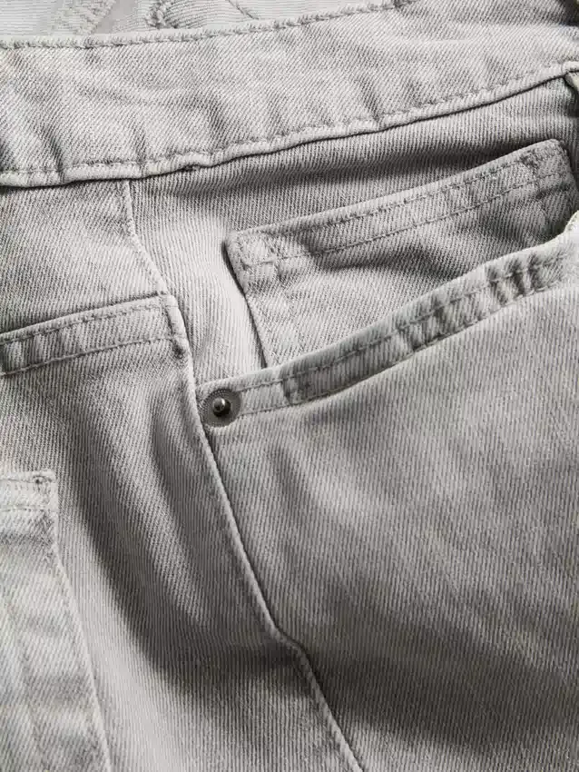 Jeans med mellemhøj talje og lige ben