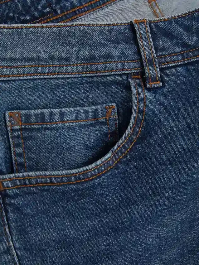 Jeans med mellemhøj talje og lige ben