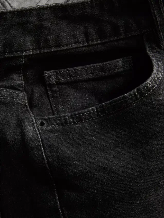 Jeans med mellemhøj talje og lige ben