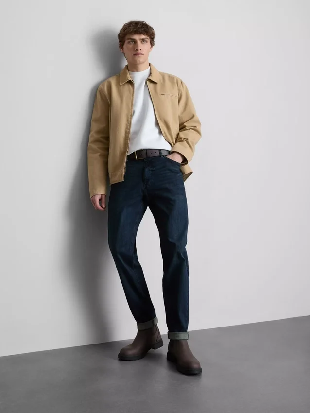 Jeans med mellemhøj talje og slim fit