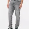 Jeans med mellemhøj talje og slim fit