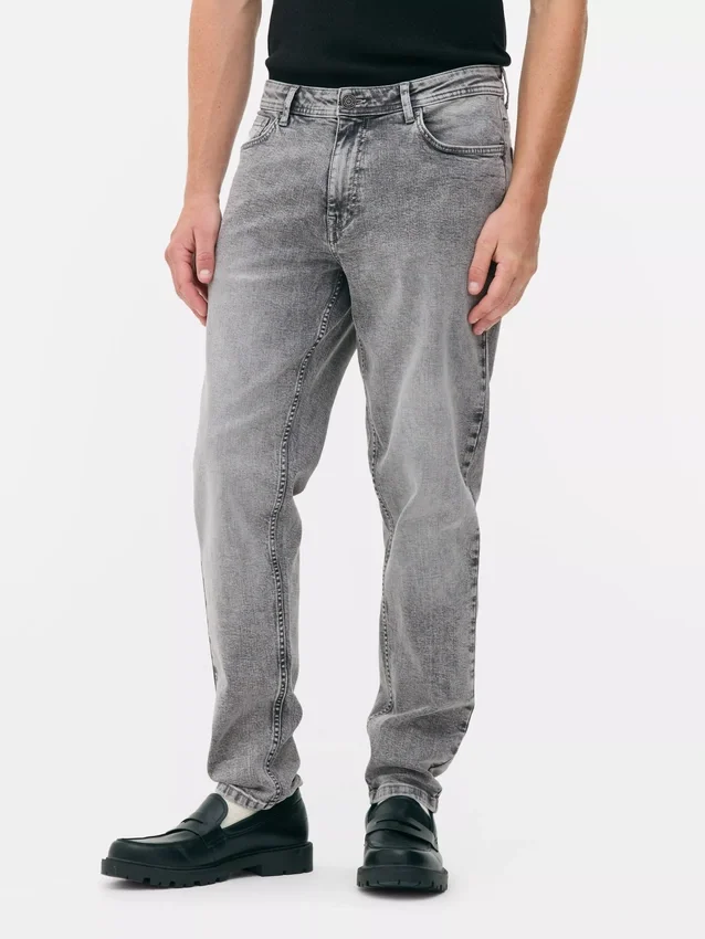 Jeans med mellemhøj talje og slim fit