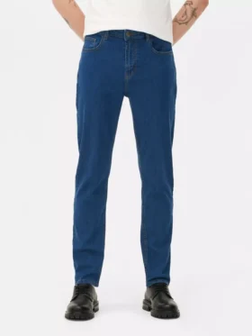 Jeans med mellemhøj talje og slim fit