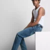 Jeans med mellemhøj talje og slim fit