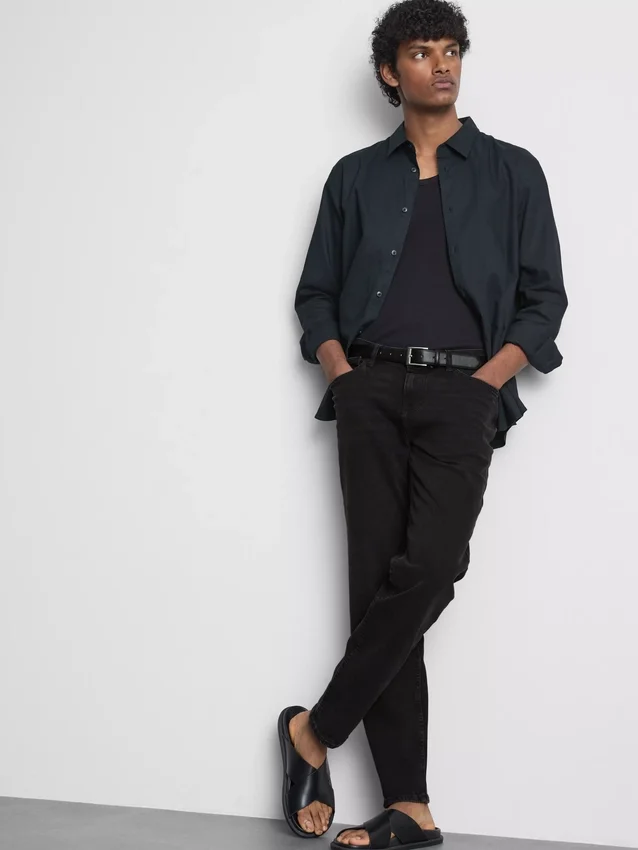 Jeans med mellemhøj talje og slim fit
