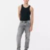 Jeans med mellemhøj talje og slim fit