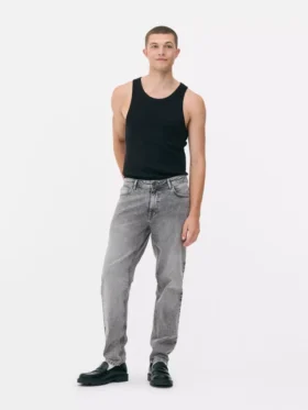Jeans med mellemhøj talje og slim fit