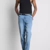 Jeans med mellemhøj talje og slim fit