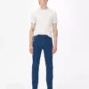 Jeans med mellemhøj talje og slim fit