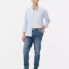 Jeans med mellemhøj talje og slim fit