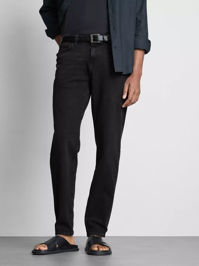 Jeans med mellemhøj talje og slim fit