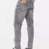 Jeans med mellemhøj talje og slim fit