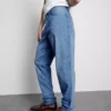 Jeans med mellemhøj talje og slim fit