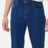 Jeans med mellemhøj talje og slim fit