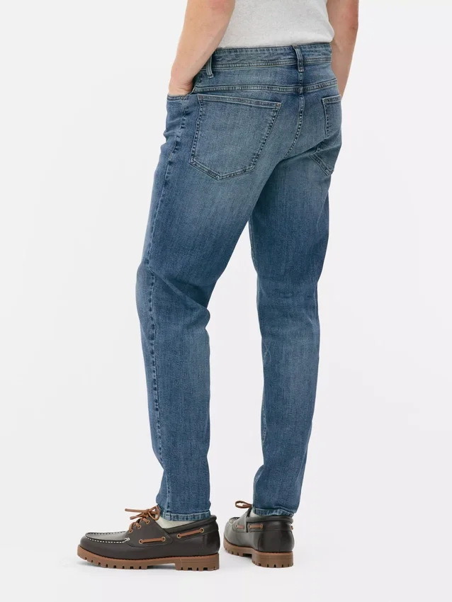 Jeans med mellemhøj talje og slim fit
