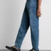 Jeans med mellemhøj talje og slim fit