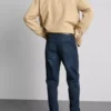Jeans med mellemhøj talje og slim fit