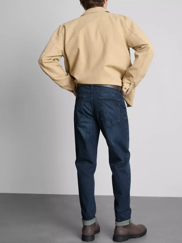 Jeans med mellemhøj talje og slim fit