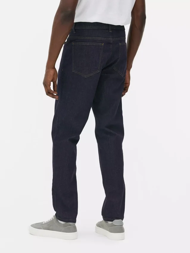 Jeans med mellemhøj talje og slim fit
