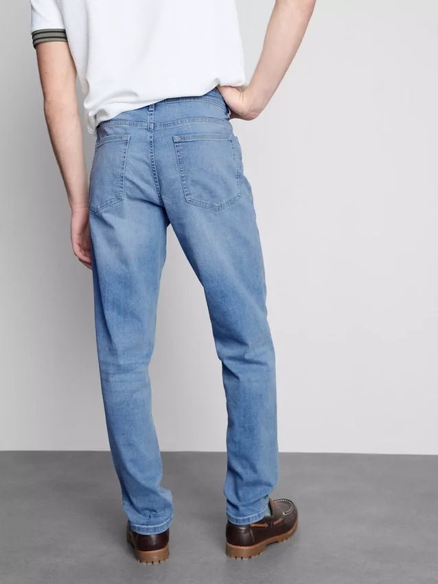 Jeans med mellemhøj talje og slim fit