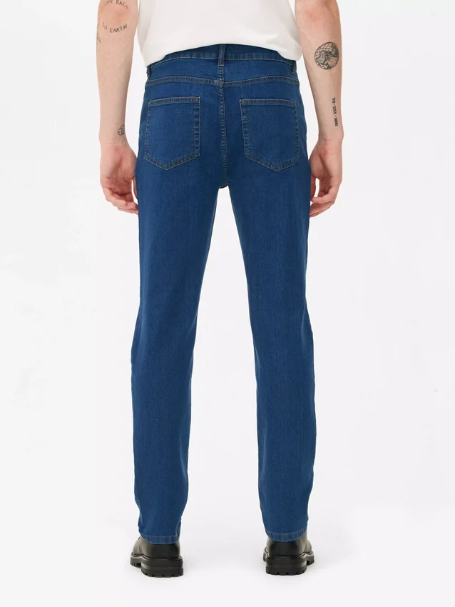 Jeans med mellemhøj talje og slim fit