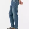 Jeans med mellemhøj talje og slim fit