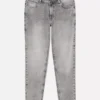 Jeans med mellemhøj talje og slim fit