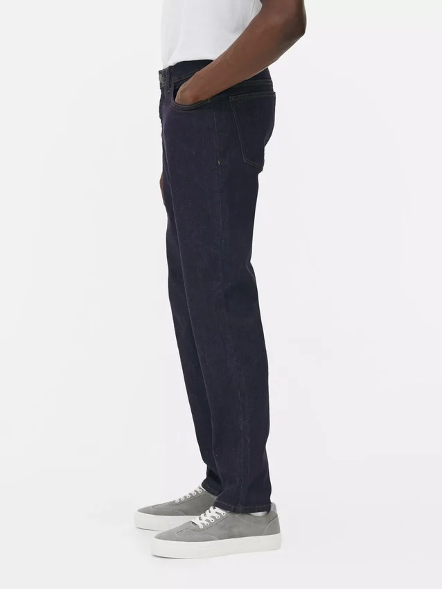 Jeans med mellemhøj talje og slim fit