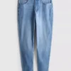 Jeans med mellemhøj talje og slim fit