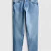 Jeans med mellemhøj talje og slim fit