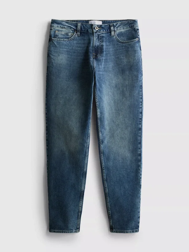 Jeans med mellemhøj talje og slim fit
