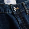 Jeans med mellemhøj talje og slim fit