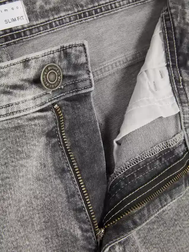 Jeans med mellemhøj talje og slim fit