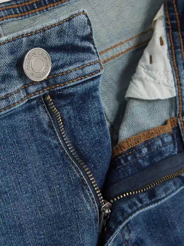 Jeans med mellemhøj talje og slim fit