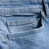 Jeans med mellemhøj talje og slim fit