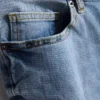 Jeans med mellemhøj talje og slim fit