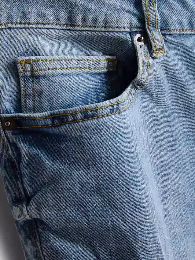 Jeans med mellemhøj talje og slim fit