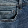 Jeans med mellemhøj talje og slim fit