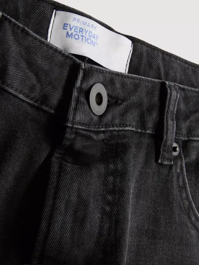 Jeans med mellemhøj talje og slim fit
