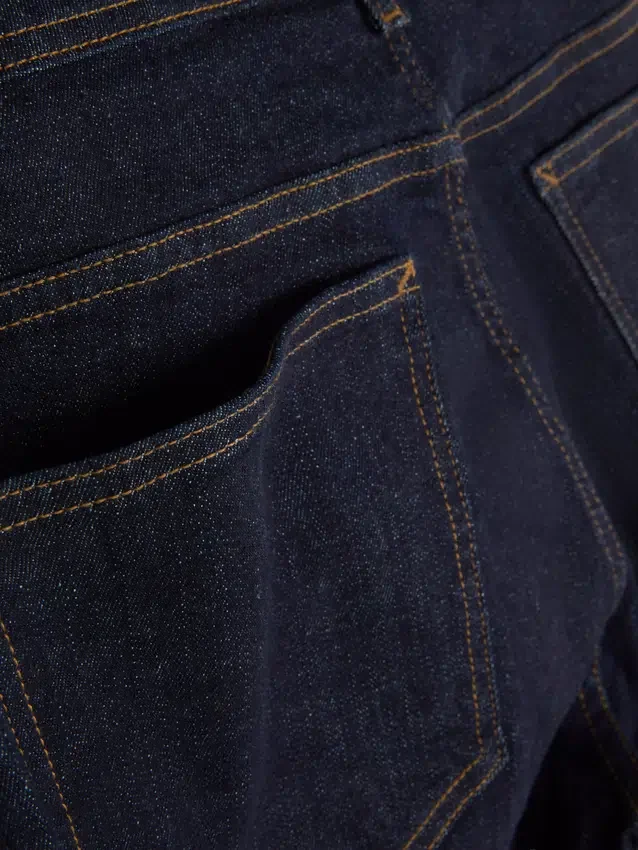 Jeans med mellemhøj talje og slim fit