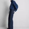 Jeans med middelhøj talje, bælte og brede ben