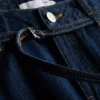 Jeans med middelhøj talje, bælte og brede ben