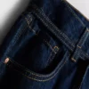 Jeans med middelhøj talje, bælte og brede ben