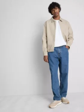 Jeans med middelhøj talje og afslappet pasform