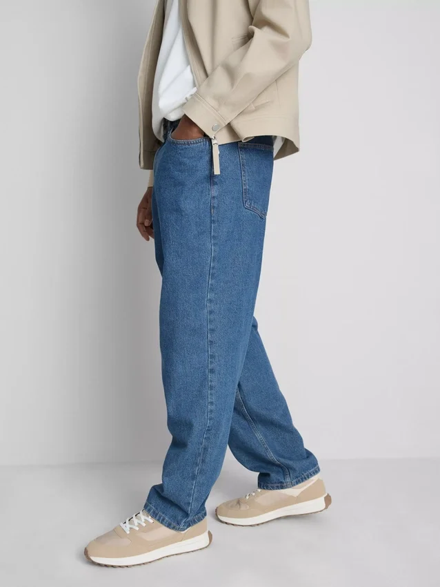 Jeans med middelhøj talje og afslappet pasform