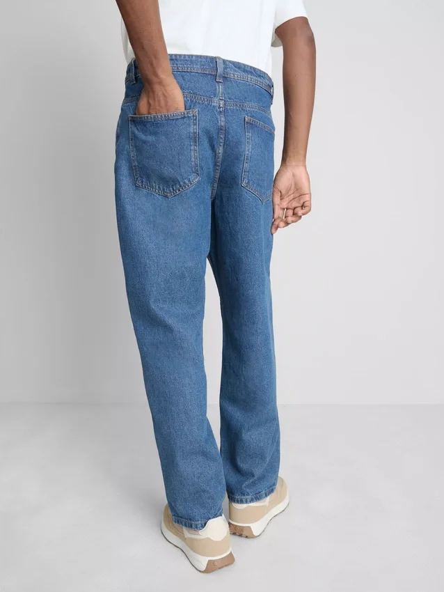 Jeans med middelhøj talje og afslappet pasform