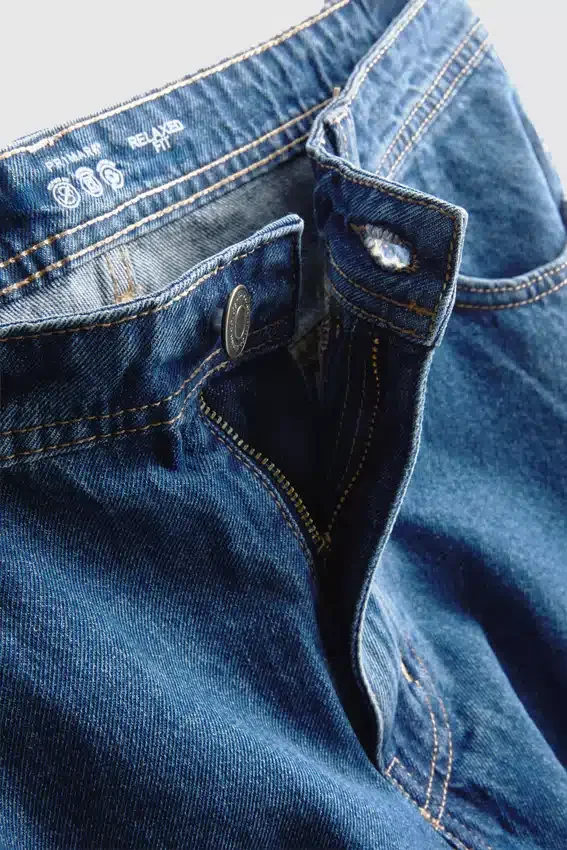 Jeans med middelhøj talje og afslappet pasform
