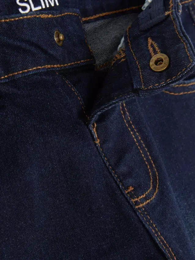 Jeans med slim fit