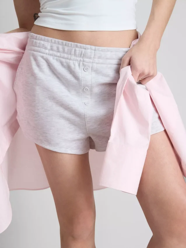 Jersey-shorts med knapdetaljer i bomuldsrigt materiale